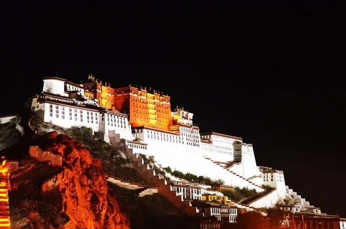 西藏，拉萨，夜景，布达拉宫