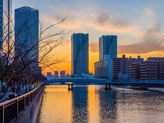 建筑物，水，天空