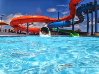 水滑道，水上乐园，水上乐园，游泳池，水，滑梯