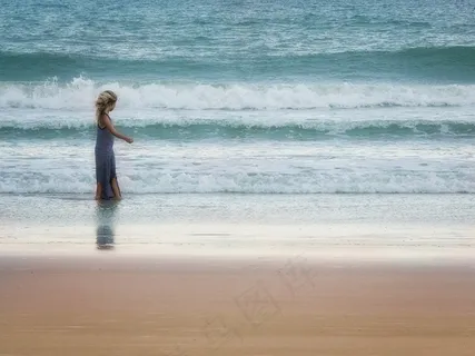 女孩,海洋,海,波浪,海滩,沙,夏天,太阳 女孩,海洋,海,波浪,海滩,沙,夏天,太阳