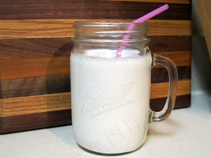 草莓芝士蛋糕蛋白奶昔