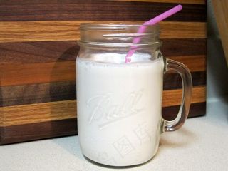 草莓芝士蛋糕蛋白奶昔