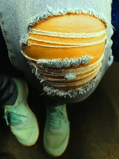 膝盖，牛仔裤，鞋子，裂缝，洞，年轻人，时尚