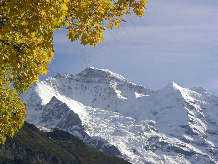 深秋，处女，雪山