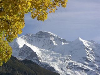 深秋，处女，雪山