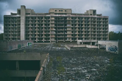 建筑,居民楼,医院,浮尘天气,浓雾,喜怒无常的天空下被遗弃的建筑物 建筑,居民楼,医院,浮尘天气,浓雾,喜怒无常的天空下被遗弃的建筑物