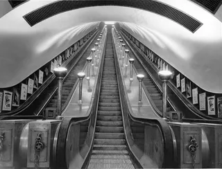 伦敦，英国，英国，自动扶梯