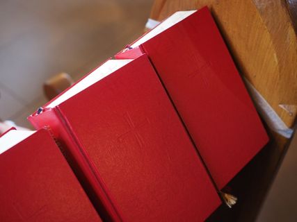 歌曲书籍，书籍，唱歌，歌曲，教堂，赞美诗，红色