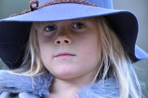 儿童，女孩，金发，帽子，意见，主权，考虑