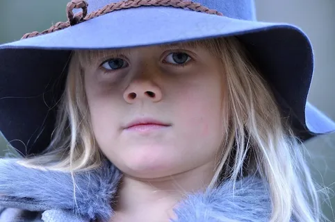 儿童，女孩，金发，帽子，意见，主权，考虑