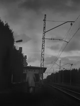 天空,建筑工地,工地,塔吊,雨云,老人在火车站