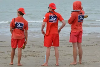 救援人员，工作，人，制服，海，海滩