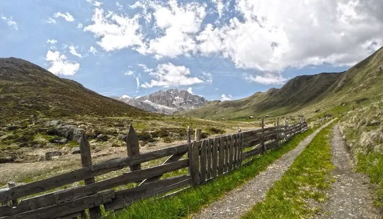 山,篱笆,天空,通路,景观,云 山,篱笆,天空,通路,景观,云