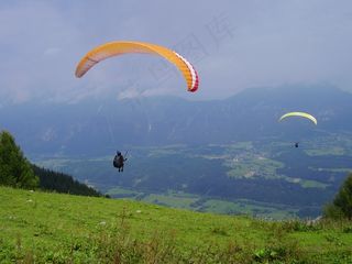 滑翔伞，克恩顿州，草地，开始