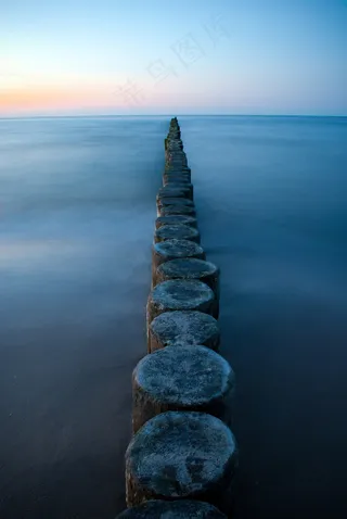 丁坝，海，波罗的海，海滩风景，傍晚的太阳