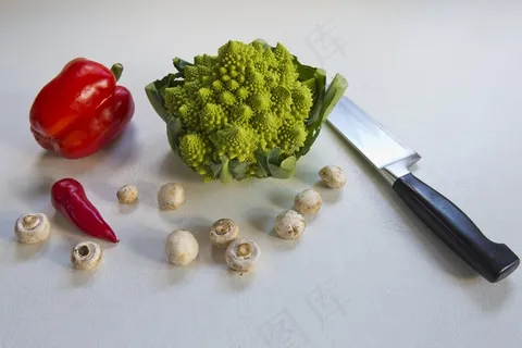 Romanesca花椰菜,红辣椒,红智利 Romanesca花椰菜,红辣椒,红智利
