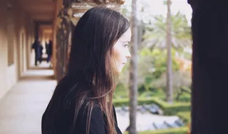 女孩，女子，寻找，黑发，长长的头发，人