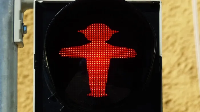 交通灯，行人天桥，小绿人