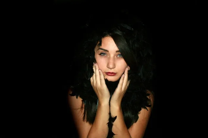 女孩，肖像，绿眼睛，美女，羽毛，雪花