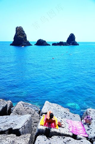 海洋,湖泊,江河,卡通动漫人物,屏幕截图,放松在海边岩石上的女人