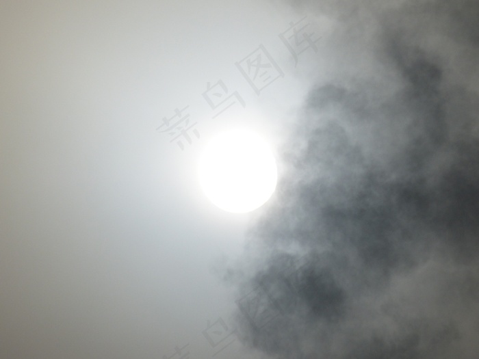 太阳，云，烟，涂黑