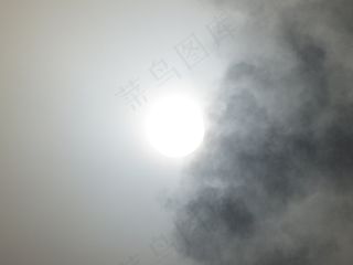 太阳，云，烟，涂黑