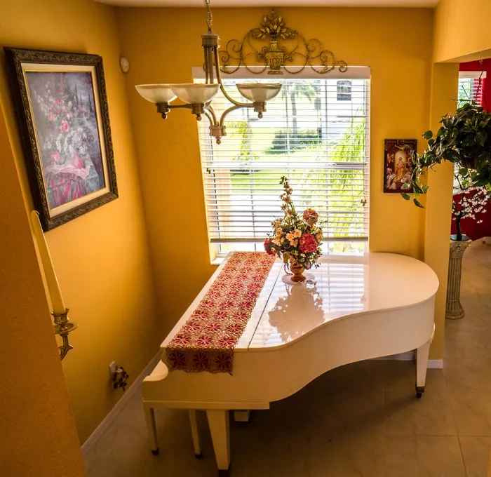 钢琴，三角钢琴，白色，乐器