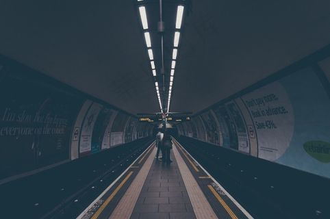 隧道,灯,窗户,室内一角,雨伞,地铁站