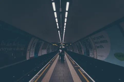 隧道,灯,窗户,室内一角,雨伞,地铁站