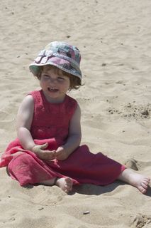 婴儿，海滩，沙，沙堡，乐趣，夏天，快乐