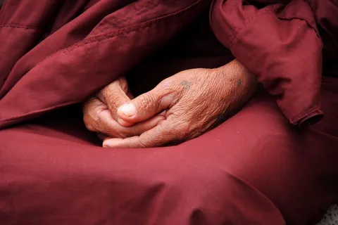 手,婴儿,病人,被子,人物特写,和尚祈祷双手合十 手,婴儿,病人,被子,人物特写,和尚祈祷双手合十