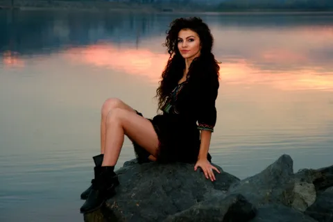 女孩，湖，日落，反射，在晚上，美