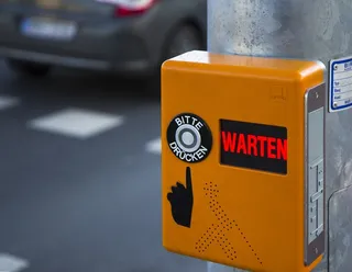 行人天桥，盲信号，斑马线，等待信号