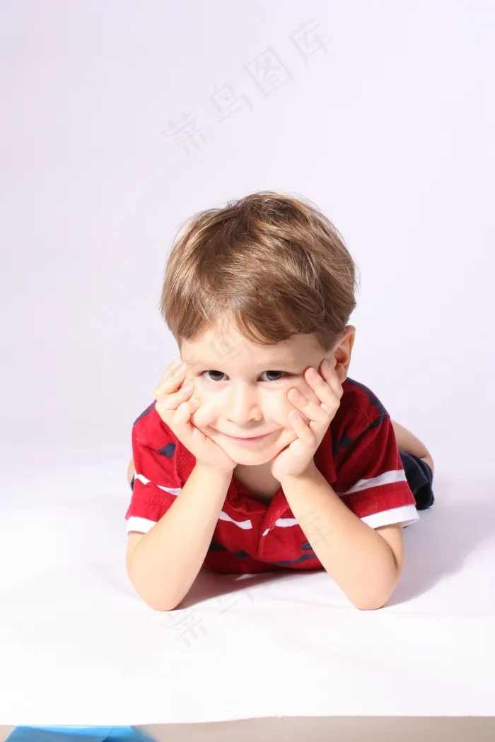 男孩，微笑，儿童，说谎，向下，地板，快乐，年轻