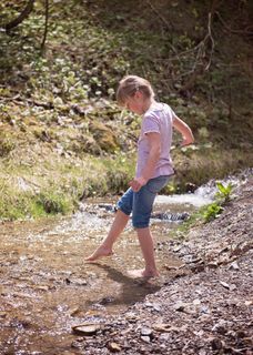 人，人，儿童，女孩，赤脚，巴赫，水