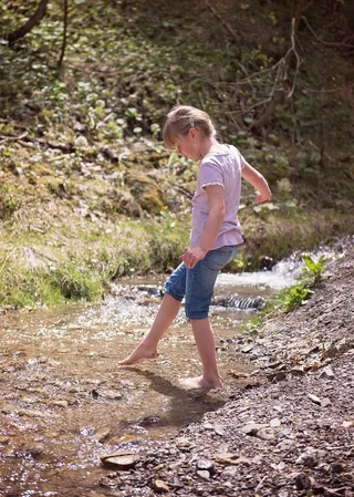 人，人，儿童，女孩，赤脚，巴赫，水