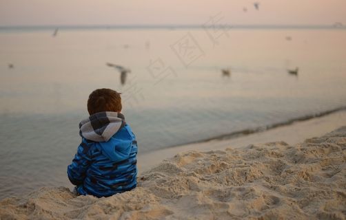 儿童，鸟，海，孤独，悲伤，遐想，海滩