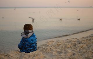 儿童，鸟，海，孤独，悲伤，遐想，海滩