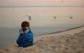 儿童，鸟，海，孤独，悲伤，遐想，海滩