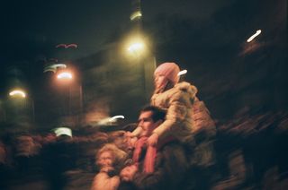 人物活动,水底摄影,手,都市夜景,街灯,父亲和女儿看烟花的模糊的图像