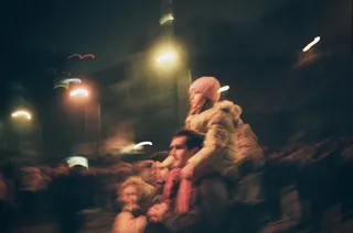 人物活动,水底摄影,手,都市夜景,街灯,父亲和女儿看烟花的模糊的图像