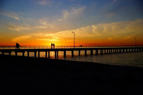 天空,风景,桥梁,灯,屏幕截图,日落时分在码头上的人 天空,风景,桥梁,灯,屏幕截图,日落时分在码头上的人