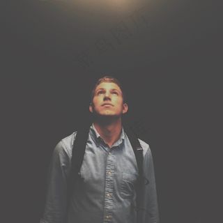 人物活动,卡通动漫人物,歌唱家,屏幕截图,美女,仰望的人