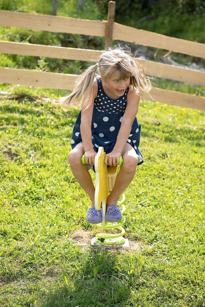 人，人，儿童，女孩，金发，看到了，游乐场