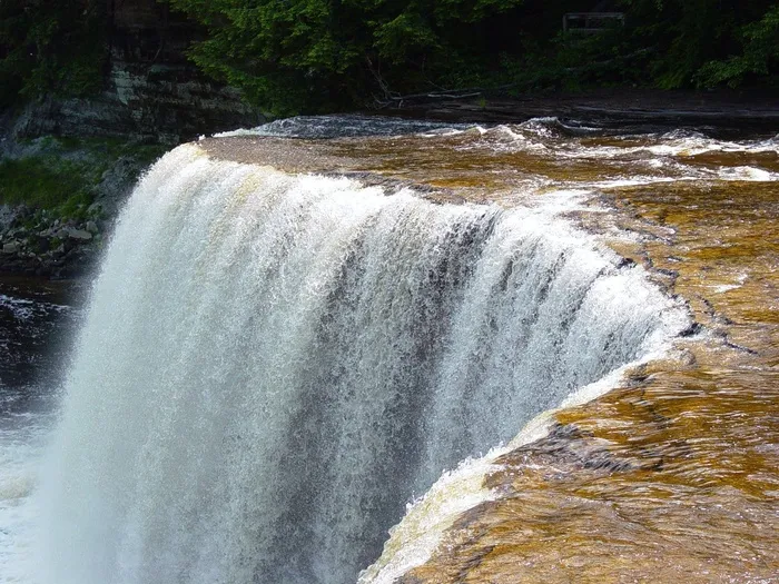 Tahquamenon Falls，密歇根州，单宁，水