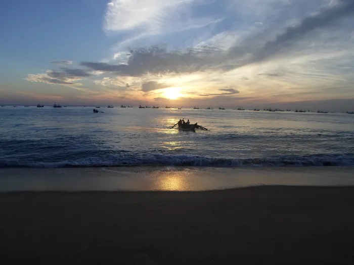 海滩，美丽的海滩，沙滩，大海，水，日落