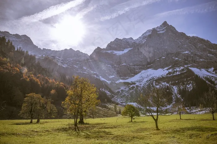 Karwendel，高山，背光，山，树木，秋季