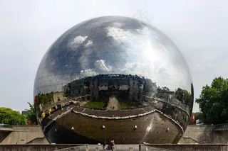 大地测量圆顶，LaGéode，镜子完成，剧院