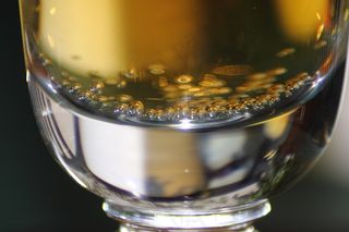 玻璃，啤酒玻璃，啤酒，气泡，啤酒杯