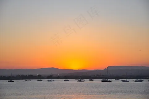 显示器屏幕,台式电脑,鸽子窝,电视屏幕,笔记本电脑,船在西西里岛锡拉库扎